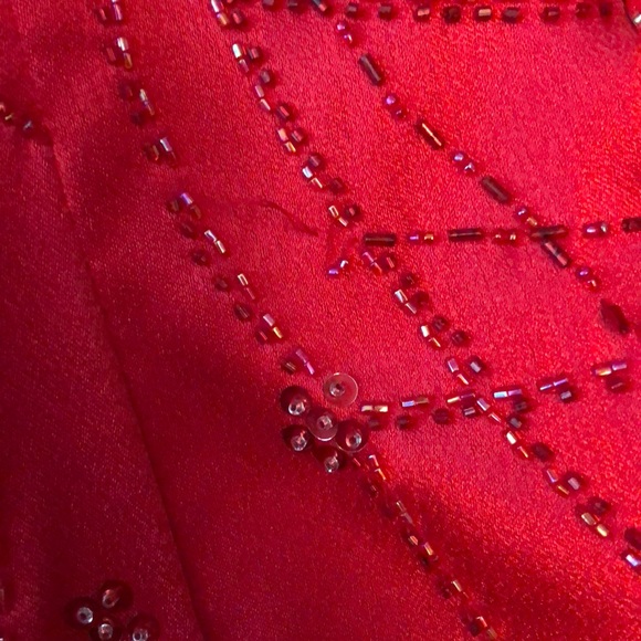 Red strapless evening gown size 8 - Picture 4 of 8